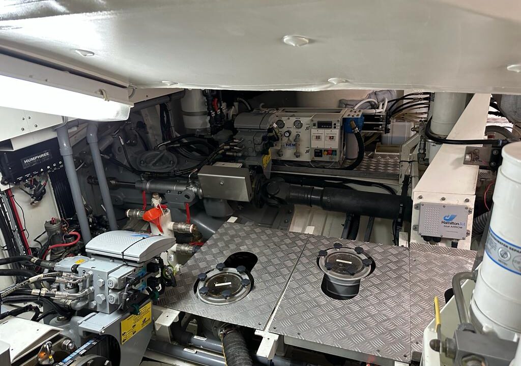 Lengers Lounge 60 motor yacht for sale exterior image – Lengers Yachts 16