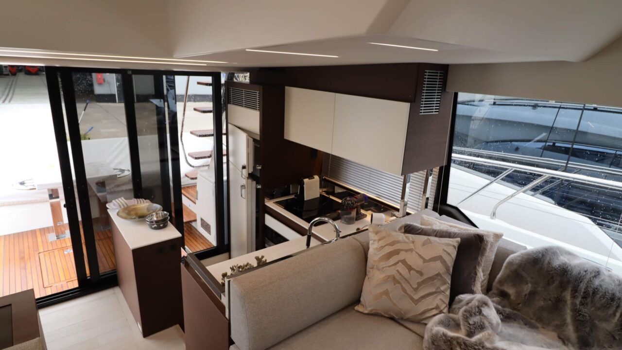 Prestige 520-124 Motor Yacht for Sale Interior - Lengersyachts (2)