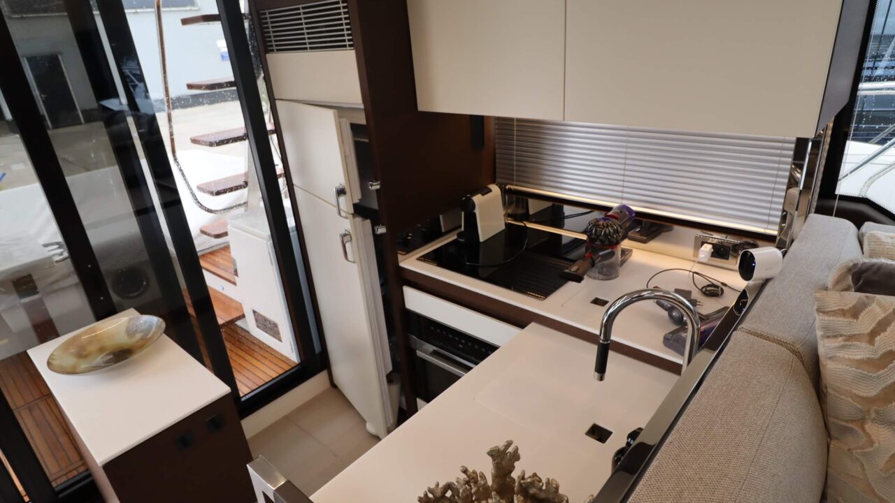 Prestige 520-124 Motor Yacht for Sale Interior - Lengersyachts (3)