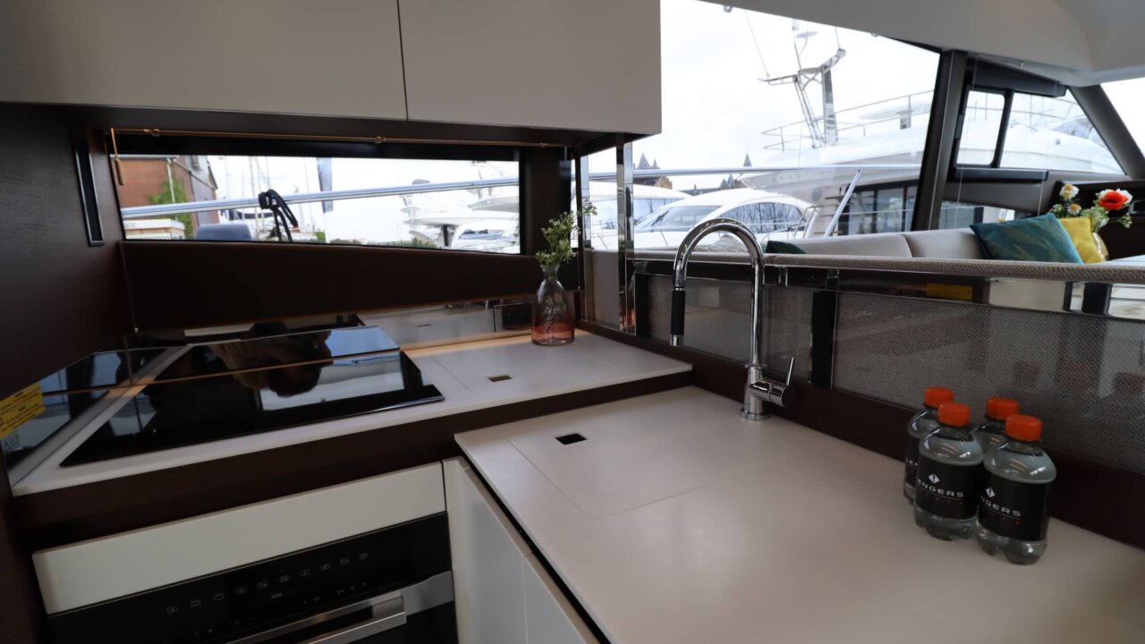 Prestige-520-flybridge-for-sale-interior-Lengers-Yachts-1.jpg