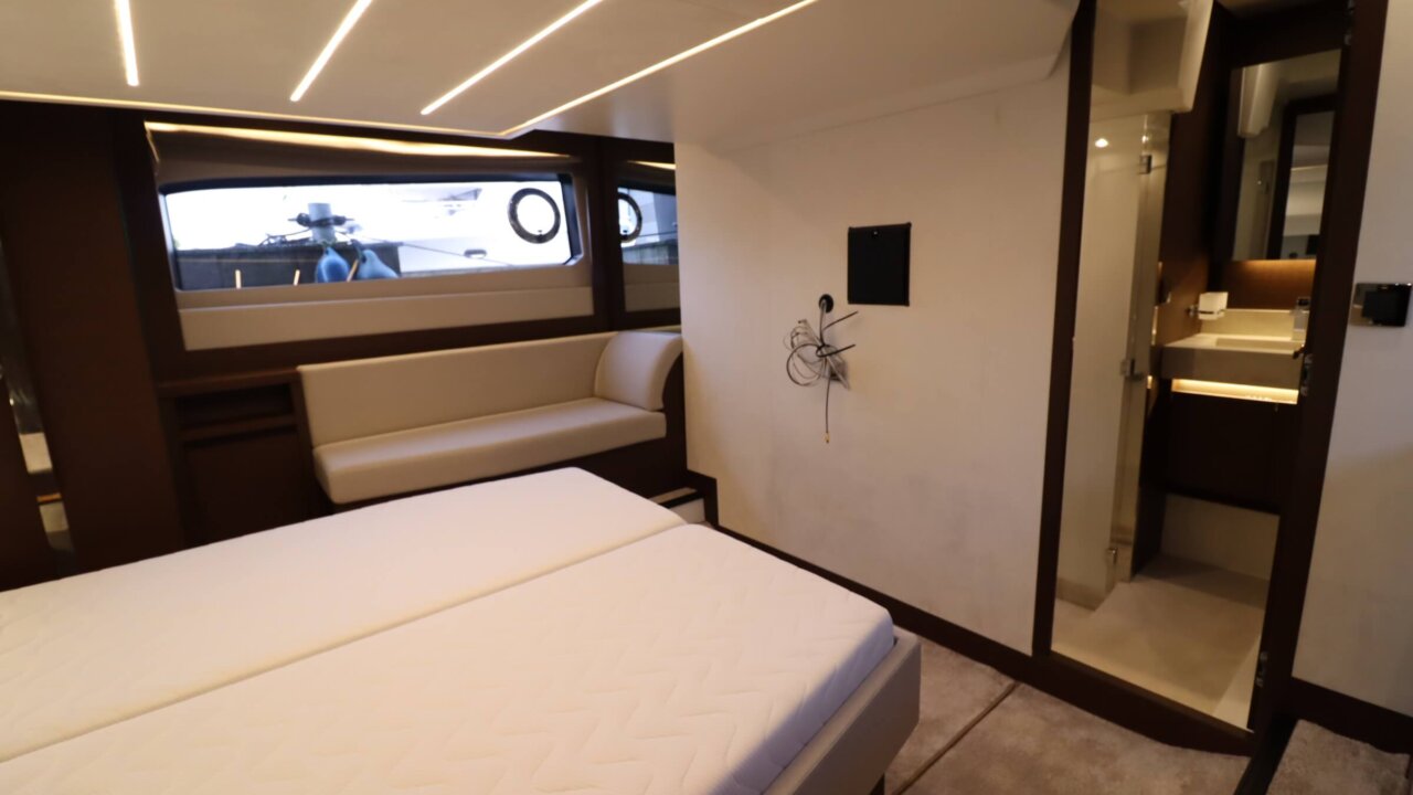Prestige-520-flybridge-for-sale-interior-Lengers-Yachts-20.jpg