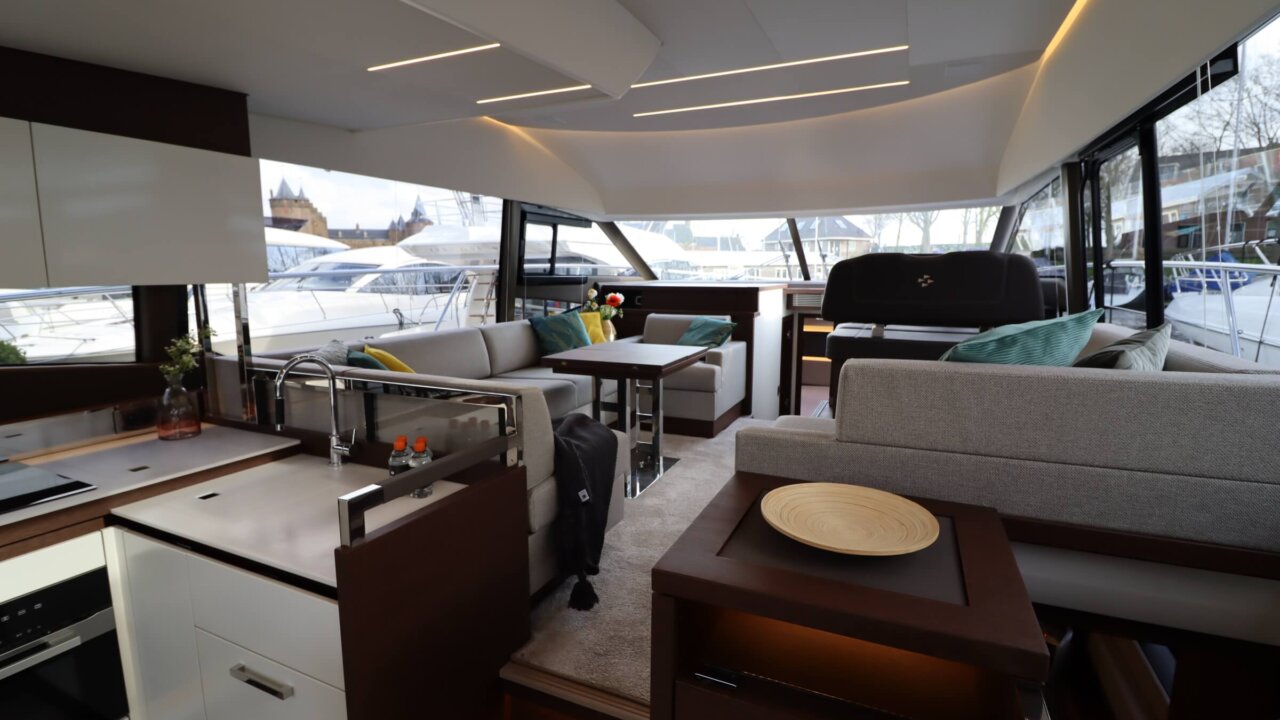 Prestige-520-flybridge-for-sale-interior-Lengers-Yachts-31.jpg