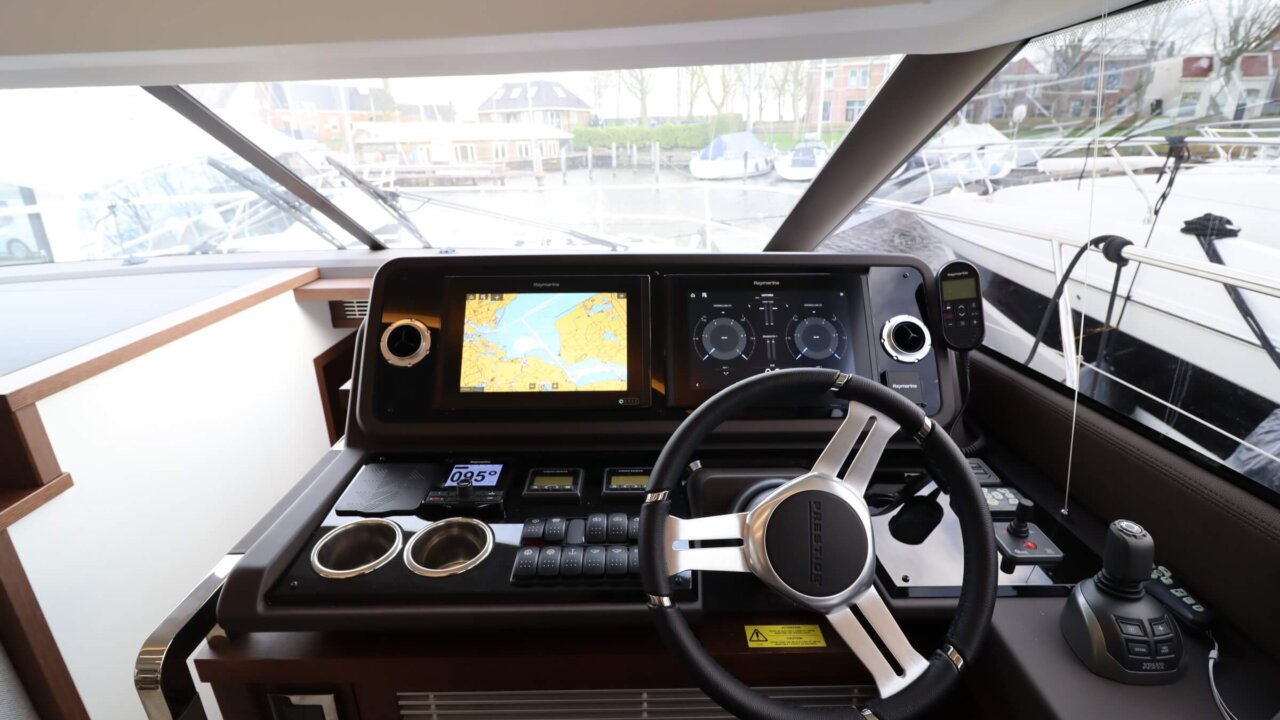 Prestige-520-flybridge-for-sale-interior-Lengers-Yachts-8.jpg