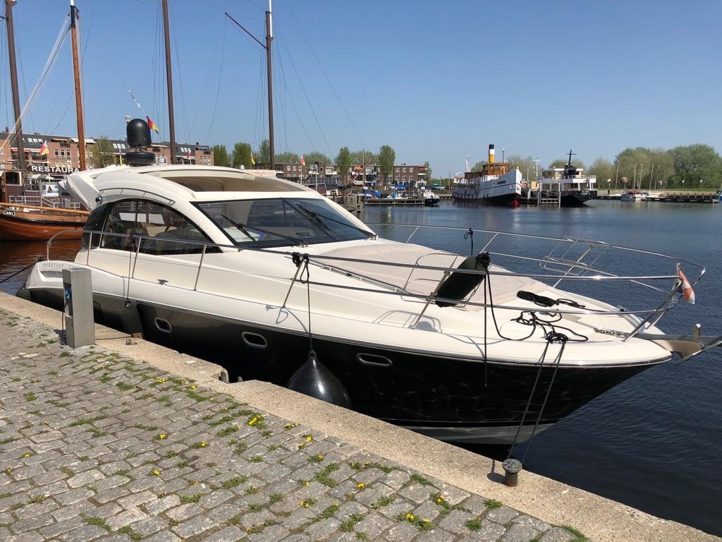 prestige-38S-exterior-1