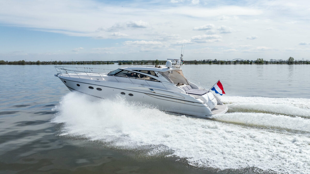 Princess V58 motor yacht for sale exterior image – Lengers Yachts (12)