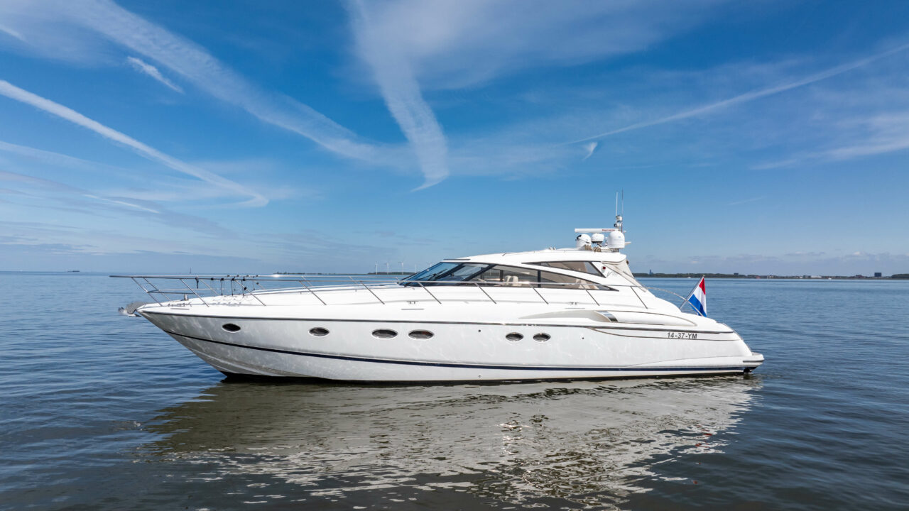 Princess V58 motor yacht for sale exterior image – Lengers Yachts (2)