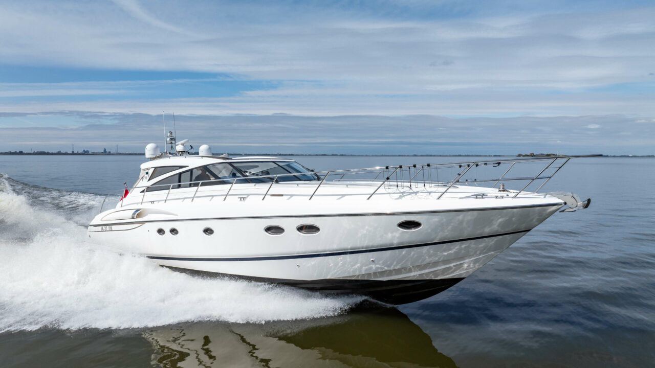 Princess V58 motor yacht for sale exterior image – Lengers Yachts (9)