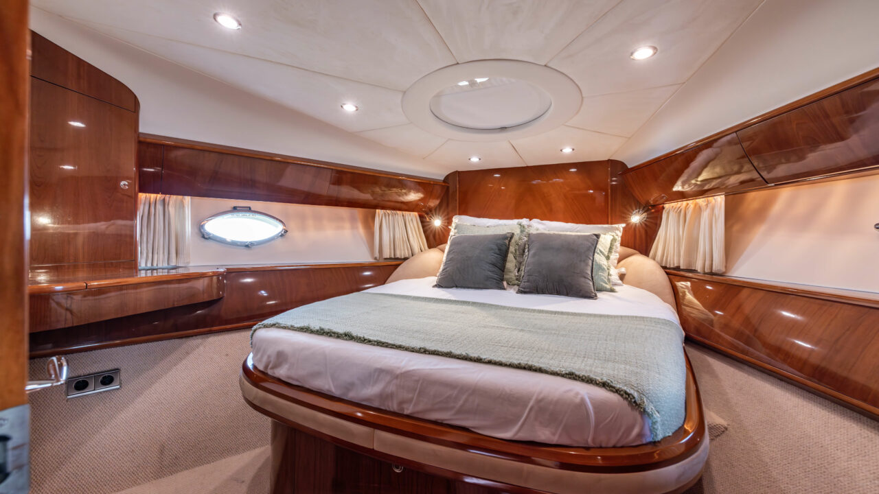 Princess V58 motor yacht for sale interior image – Lengers Yachts (11)