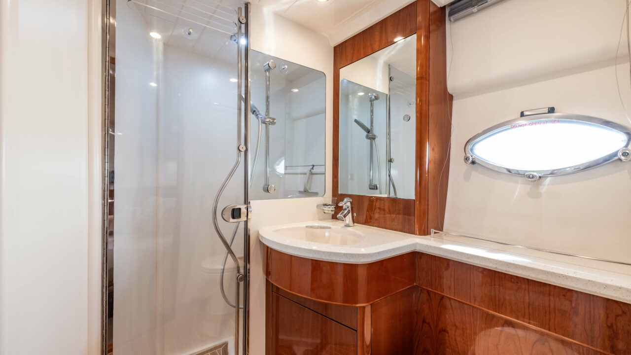 Princess V58 motor yacht for sale interior image – Lengers Yachts (6)