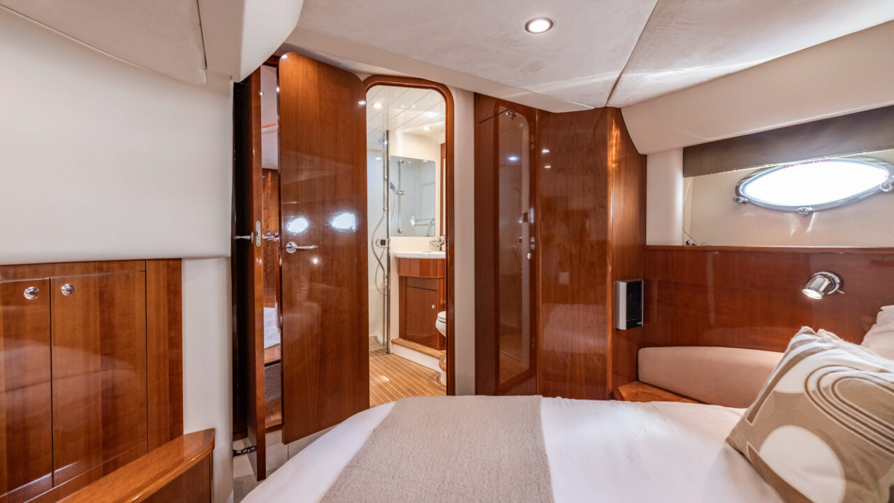 Princess V58 motor yacht for sale interior image – Lengers Yachts (7)