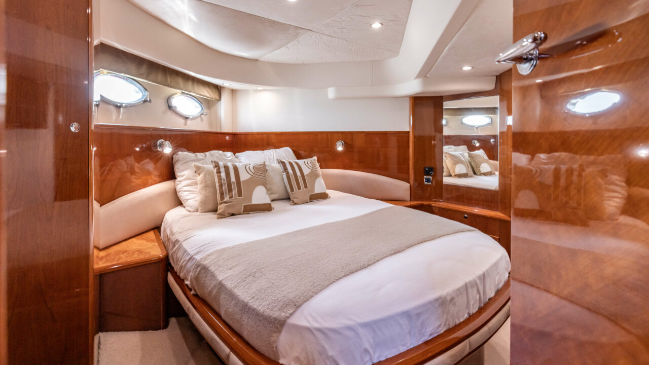 Princess V58 motor yacht for sale interior image – Lengers Yachts (8)